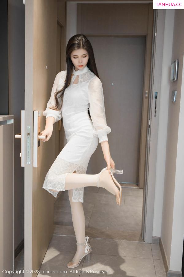   [XiuRen]高清写真图 2023.10.25 No.7559 雪糕CiCi 旗袍美臀第10张图片